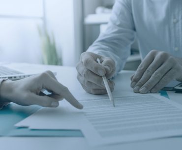 Job Scams and Red Flags: Don't Send Your Resume Here Job Scams and Red Flags: Don't Send Your Resume Here